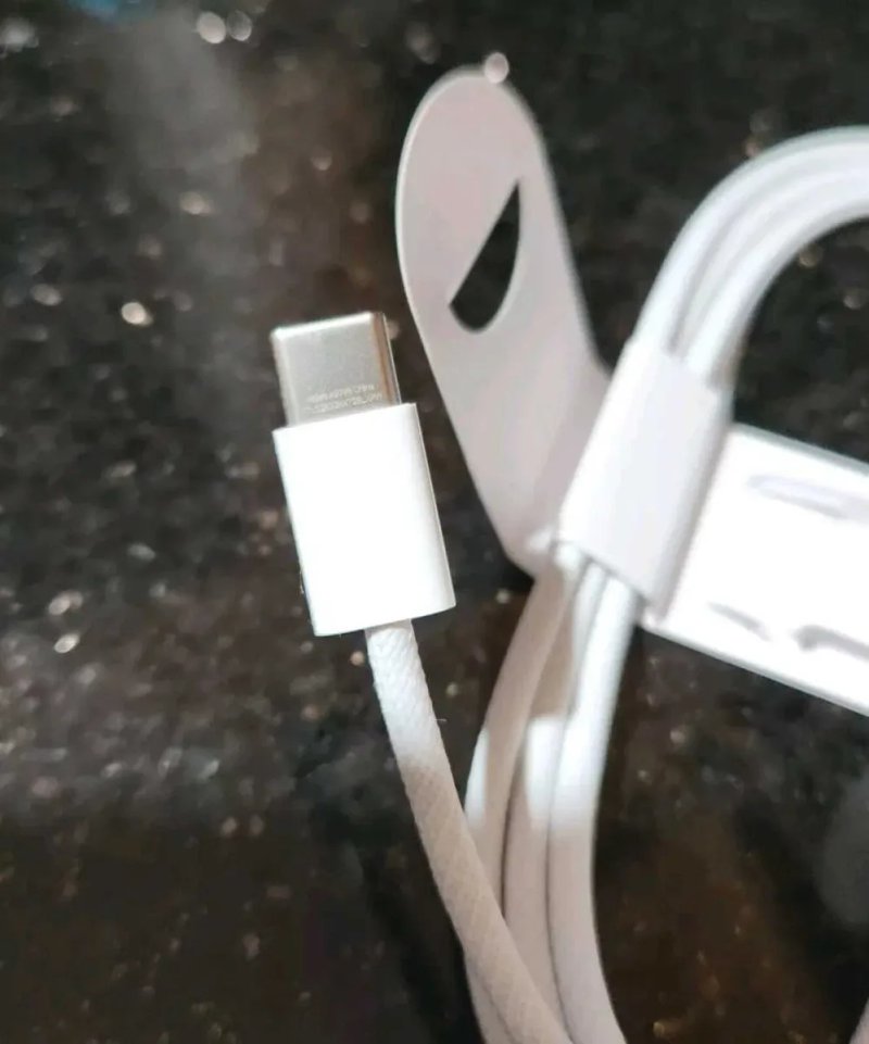 Кабель оригінал для iPhone 17 Pro Max USB Type-C провод шнур A2795 — фото 4