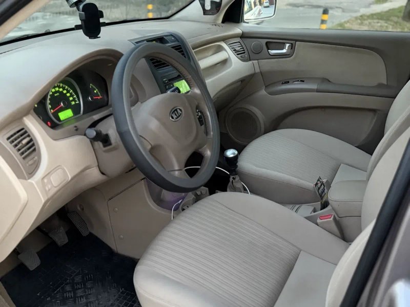 Kia Sportage 2.0 дизель 2008 год — фото 6