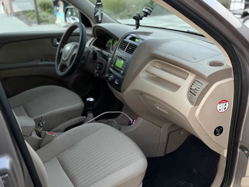 Kia Sportage 2.0 дизель 2008 год — фото 8