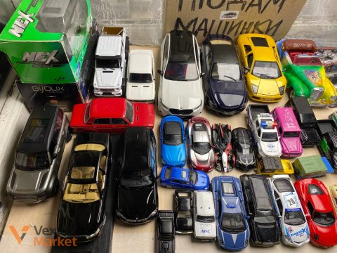 Колекційні моделі автомобілів різних масштабів