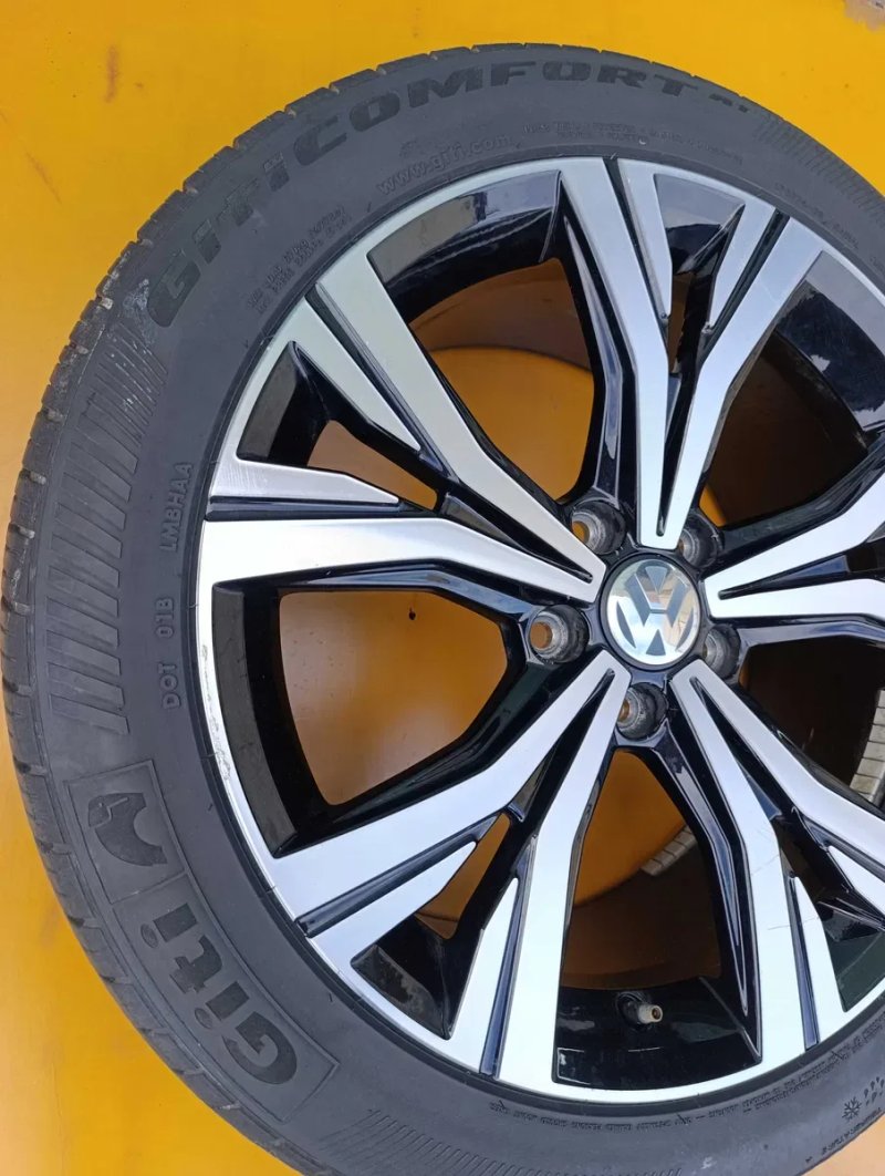 Колеса в зборі диски з гумою 235 45 R18 Volkswagen Passat b8 b9 2019-2024 USA пасат пассат б8 б9 диск шина резина титанові диски 561601025AD — фото 4