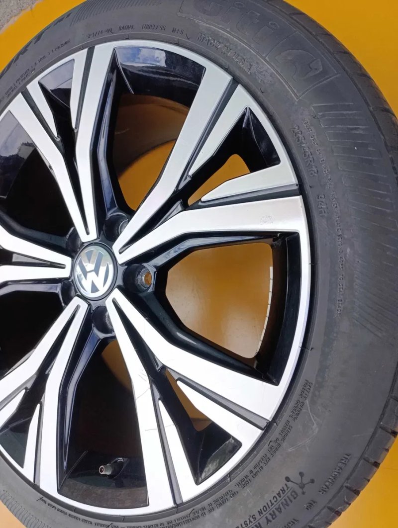 Колеса в зборі диски з гумою 235 45 R18 Volkswagen Passat b8 b9 2019-2024 USA пасат пассат б8 б9 диск шина резина титанові диски 561601025AD — фото 5