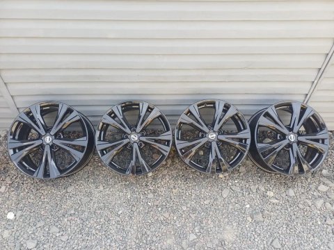 Комплект легкосплавних дисків Nissan 5/114.3 R18