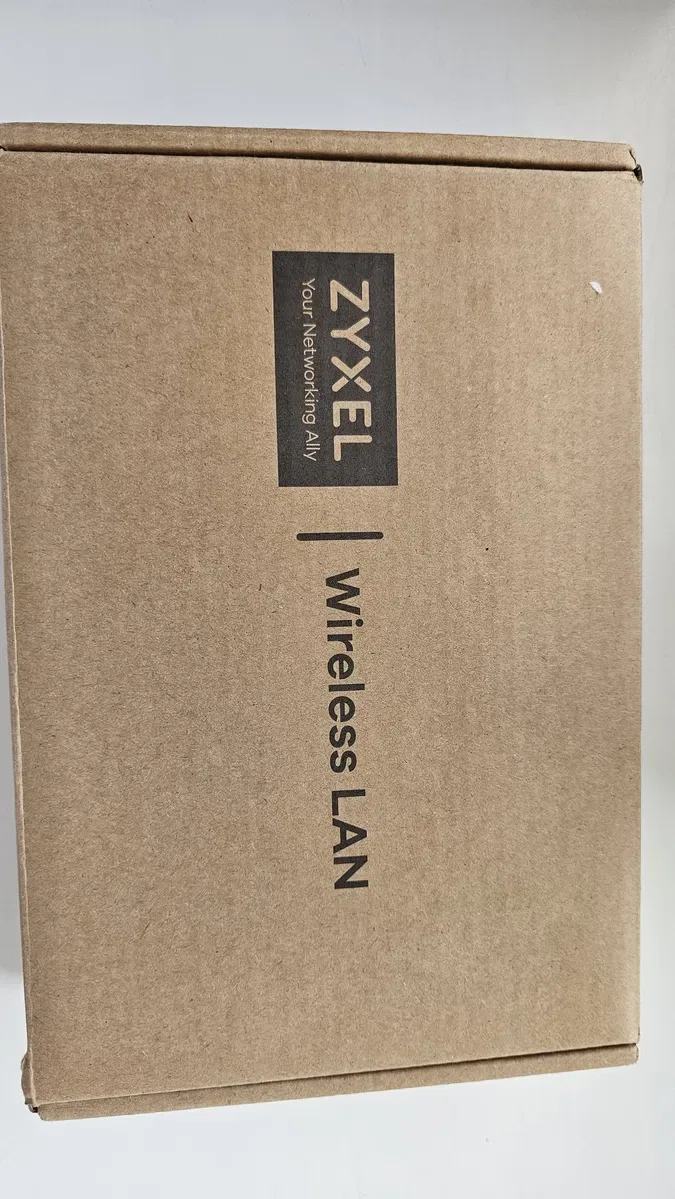 Комутатор Zyxel MG-105 (Zyxel Switch MG-105) та Нова бездротова точка доступу Zyxel Wireless LAN Zyxel NWA50AX. — фото 5