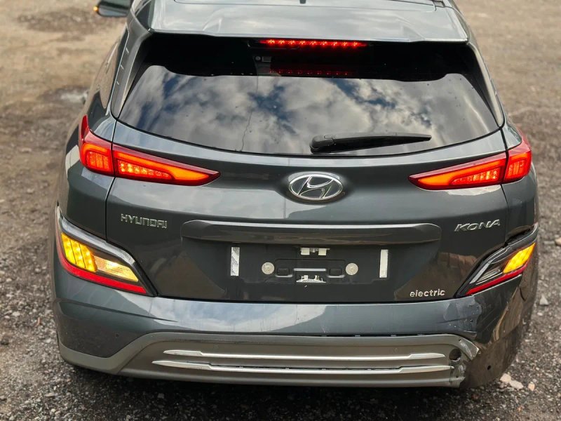 Кришка багажника ляда в зборі Hyundai Kona Electric 2022 кузов OS 64 kWh оригінал сіра YG7 DARK KNIGHT GRAY PEARL 73700J9000 багажник хюндай кона 64 — фото 4