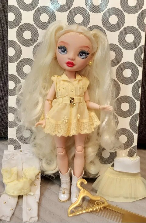 Лялька Rainbow High Рейнбоу хай Delilah Fields Buttercup Yellow