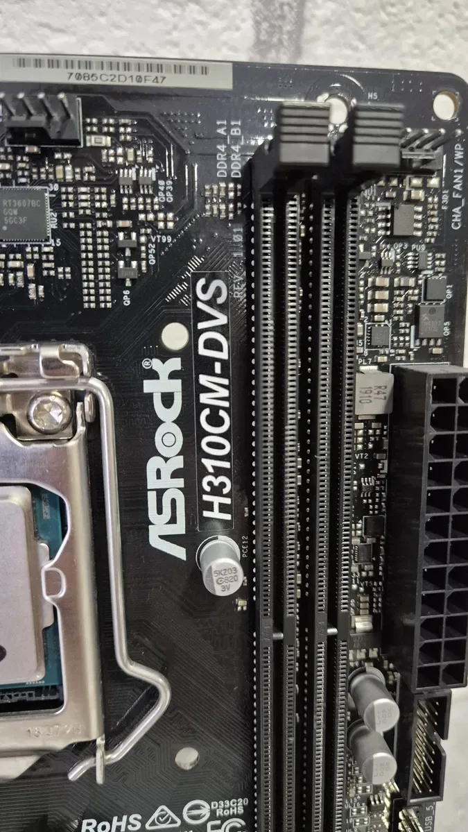 Материнська плата Asrock H310CM-DVS, процесор Intel core i3-8100, s1151v2 — фото 2