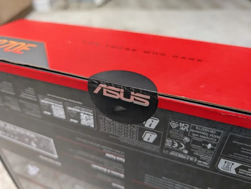 Материнська плата Asus ROG Crosshair X870E Hero BTF AMD Ryzen AM5 apex dark hero — фото 4