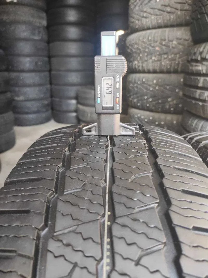 Maxxis Vansmart Snow WL2 215/60r17c made in Thailand 2шт, 18год, 6-6,4мм, ЗИМА. Привезены из Германии — фото 4