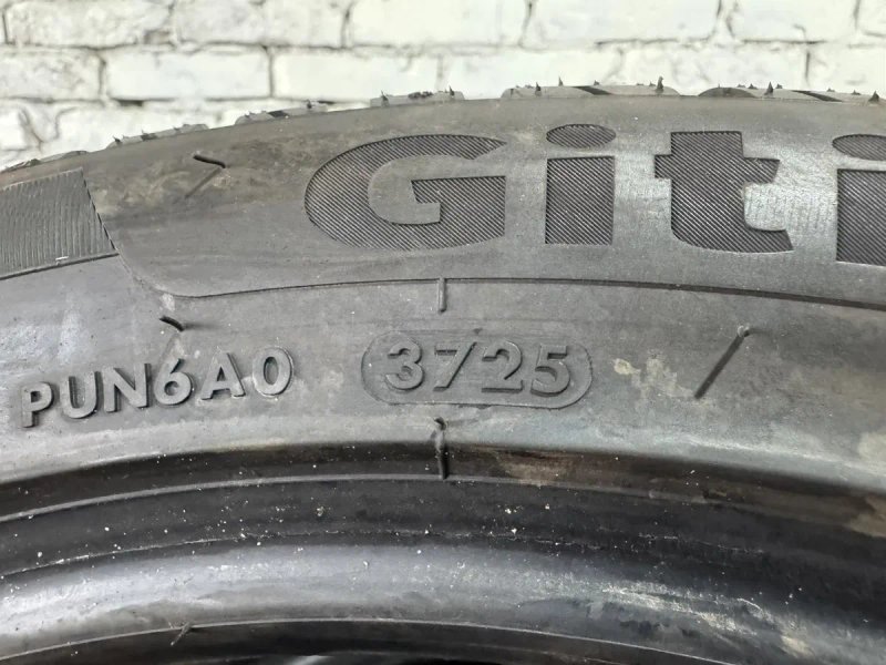 Майже нові зимові шини Giti 245/45 R19 — фото 6