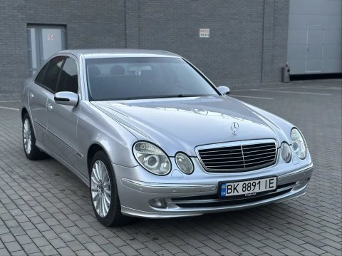 Mercedes Benz 211