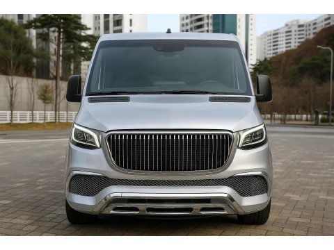 Mercedes Sprinter W907/W910 2018+ Передній бампер з решіткою Maybach