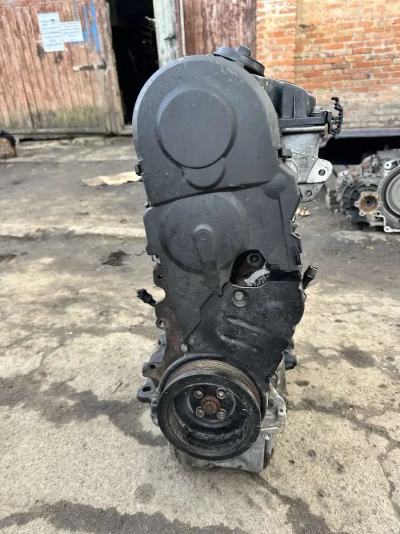 Мотор двигун 1.9 tdi 77кв BXE Passat B6 Skoda a5 в зборі з форсунками — фото 8