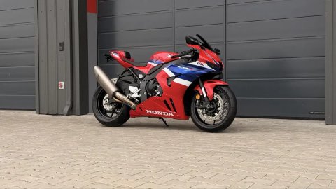 Мотоцикл HONDA CBR 1000 RR-R Fireblade