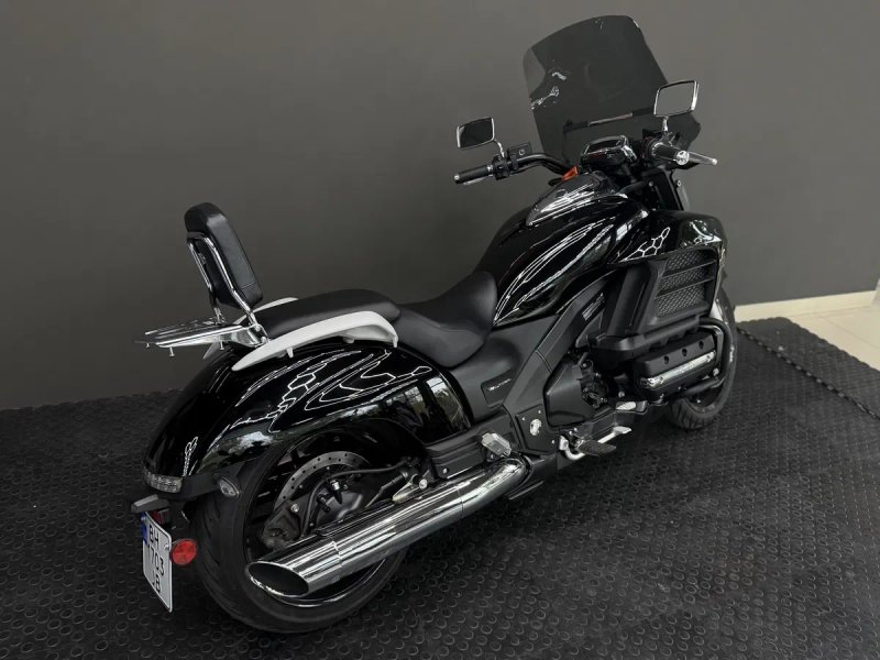 Мотоцикл Honda GL1800 Valkyrie 2014 рік — фото 2