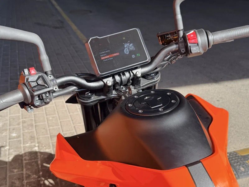 Мотоцикл KTM 790 DUKE /2026/З TECH PACK — фото 7