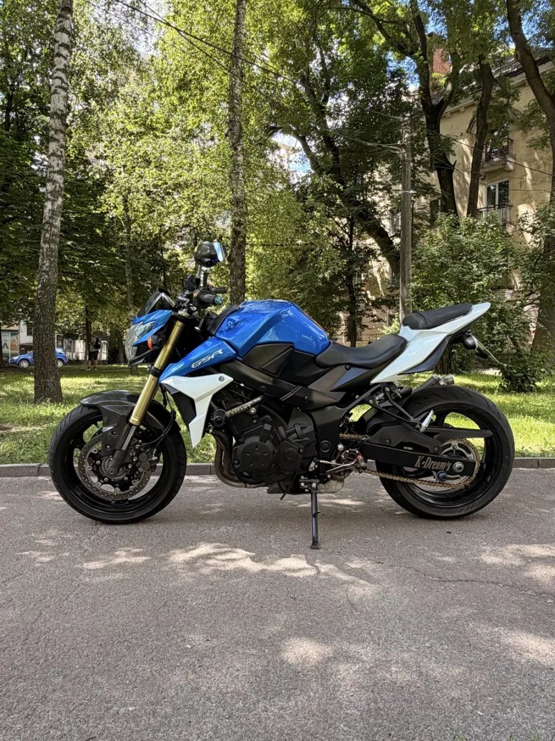мотоцикл Suzuki gsr 750 — фото 3