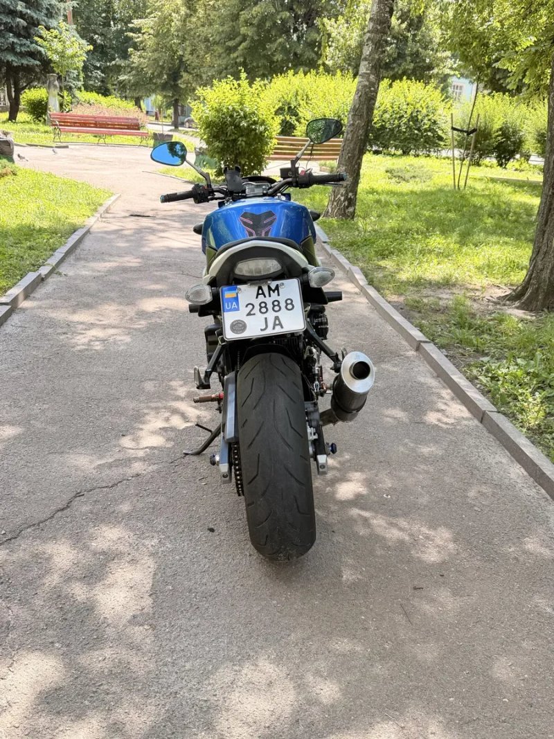 мотоцикл Suzuki gsr 750 — фото 4