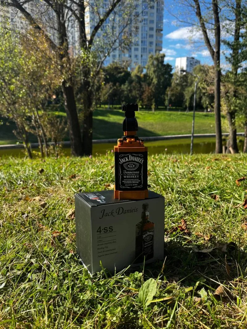 Набір LEGO у вигляді пляшки Jack Daniel's лего Джек Деніелс — фото 2