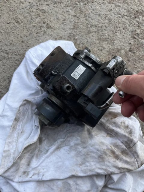 Насос ТНВД 1.6 tdi 03L130755E