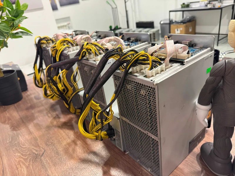 Наявність! Майнери Asic Antminer Z15 420 k/Sol, дохід $660/ місяць — фото 5