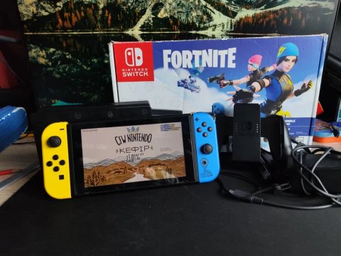 Nintendo switch v2 128 gb Fortnite edition