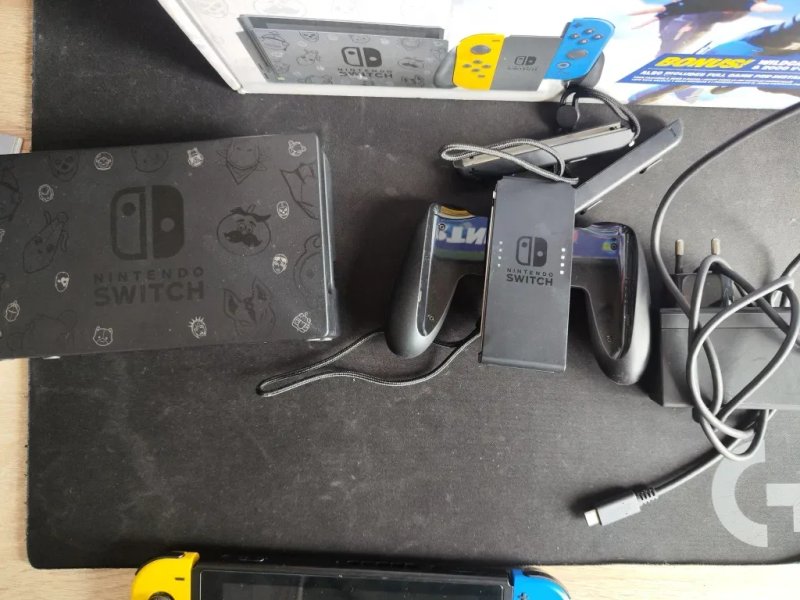 Nintendo switch v2 128 gb Fortnite edition — фото 6