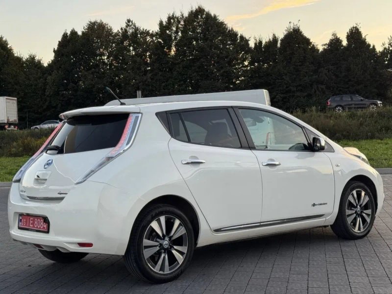 Nissan Leaf Tekna — фото 2