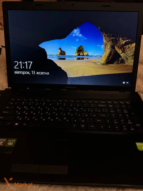 Ноутбук Lenovo G710 в робочому стані