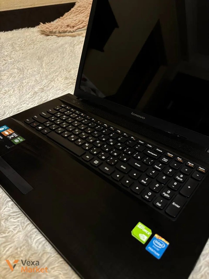 Ноутбук Lenovo G710 в робочому стані — фото 2