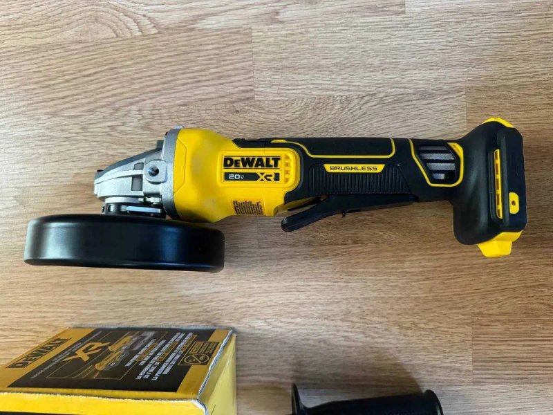 Нова оригінальна акумуляторна болгарка УШМ DeWalt DCG410 20V з США 2026 рік збірка — фото 2
