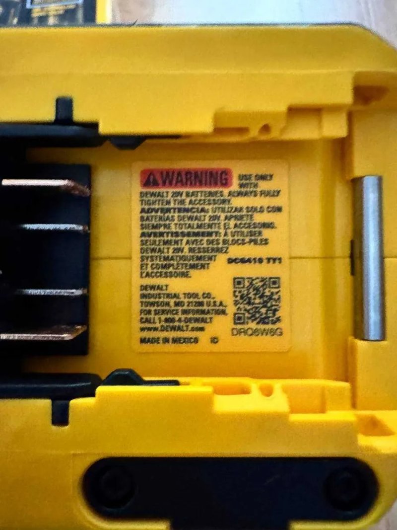 Нова оригінальна акумуляторна болгарка УШМ DeWalt DCG410 20V з США 2026 рік збірка — фото 4