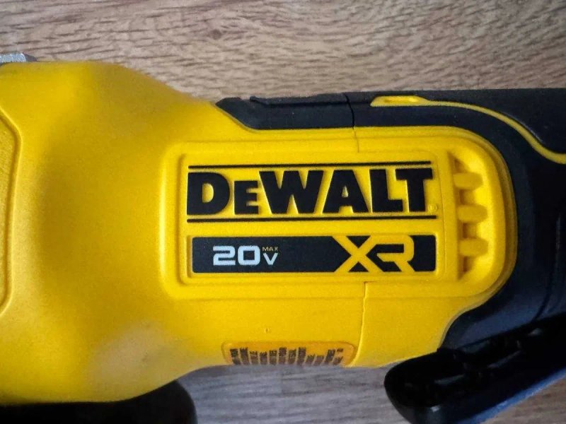 Нова оригінальна акумуляторна болгарка УШМ DeWalt DCG410 20V з США 2026 рік збірка — фото 7