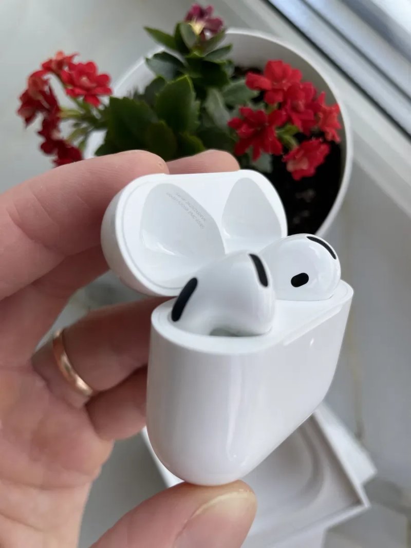 НОВІ Open Box Apple AirPods 4 (MXP63LL/A) — фото 3