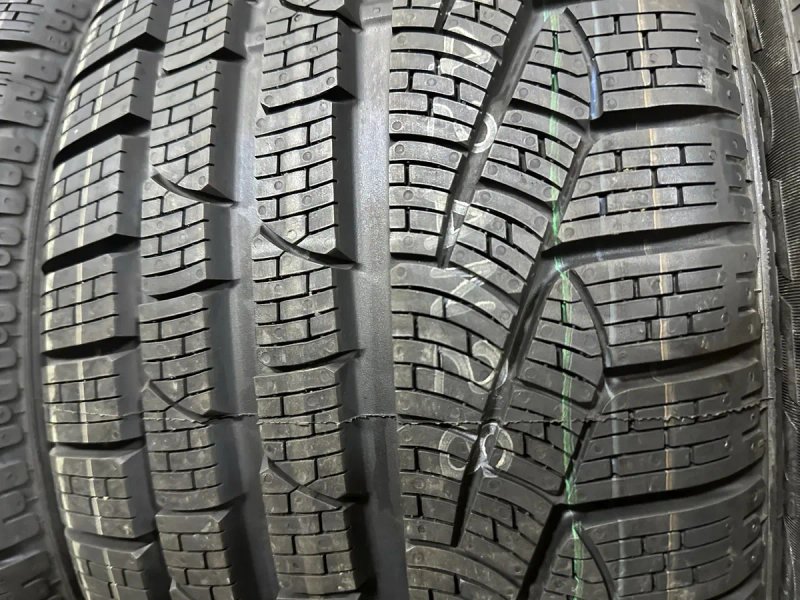 Нові шини 235/40/19 Pirelli R19 зима комплект 2024 резина — фото 3