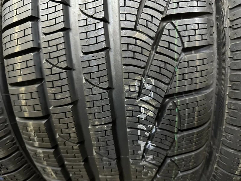 Нові шини 235/40/19 Pirelli R19 зима комплект 2024 резина — фото 4