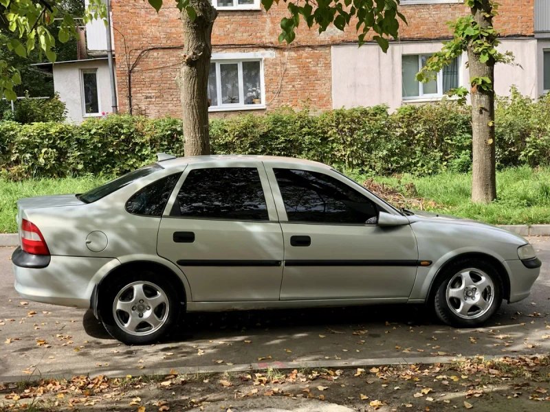 Opel Vectra B 1.8 — фото 3