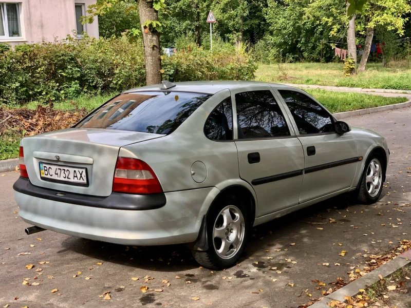 Opel Vectra B 1.8 — фото 4