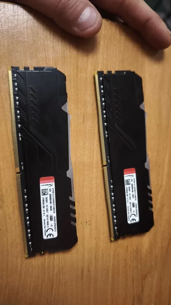 Оперативная память DDR4 HyperX Fury RGB 16GB (2x8GB) 2666MHz CL16 (HX426C16FB3AK2/16)

Оперативная память DDR4 HyperX Fury RGB 16GB (2x8GB) 2666MHz — фото 2