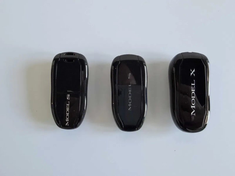 ОРИГІНАЛ!!! Ключ - МАШИНКА Tesla model S/X KEY FOB — фото 2