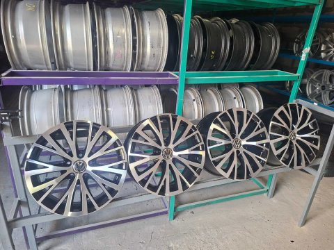 Оригінальні диски Фольцваген 5/112 R17 7J ET39 Volkswagen 7N0 601 025 D.
