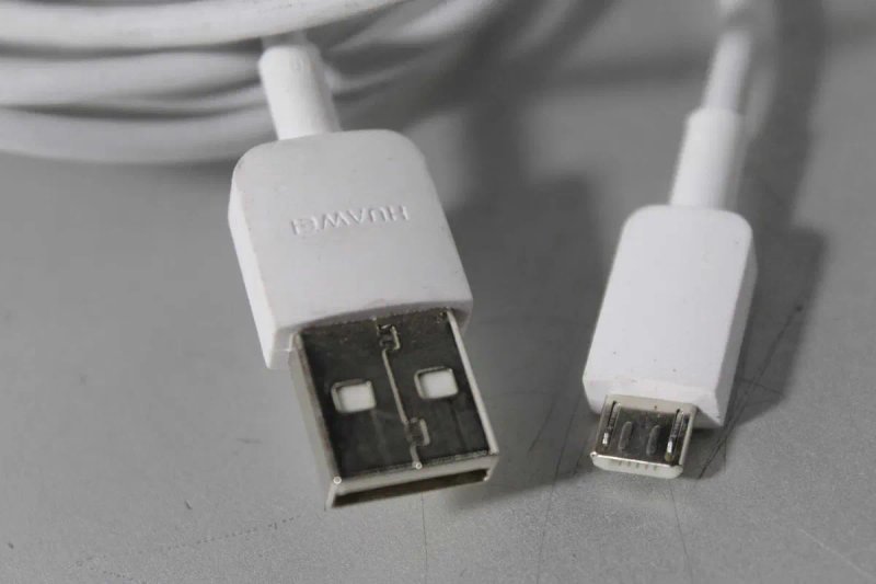 Оригінальний Зарядний пристрій адаптер для HUAWEI  T31 5 V 2 A HW-050200E01 + MicroUSB і Type-C — фото 2