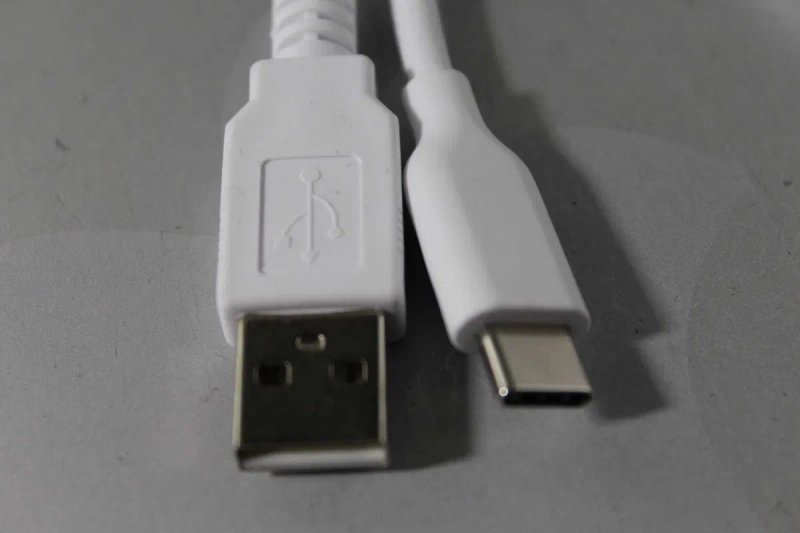 Оригінальний Зарядний пристрій адаптер для HUAWEI  T31 5 V 2 A HW-050200E01 + MicroUSB і Type-C — фото 3