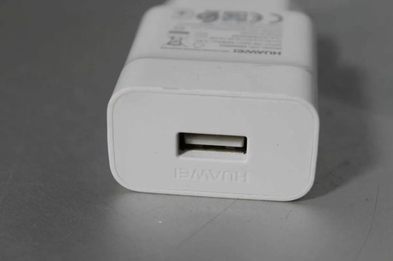 Оригінальний Зарядний пристрій адаптер для HUAWEI  T31 5 V 2 A HW-050200E01 + MicroUSB і Type-C — фото 7