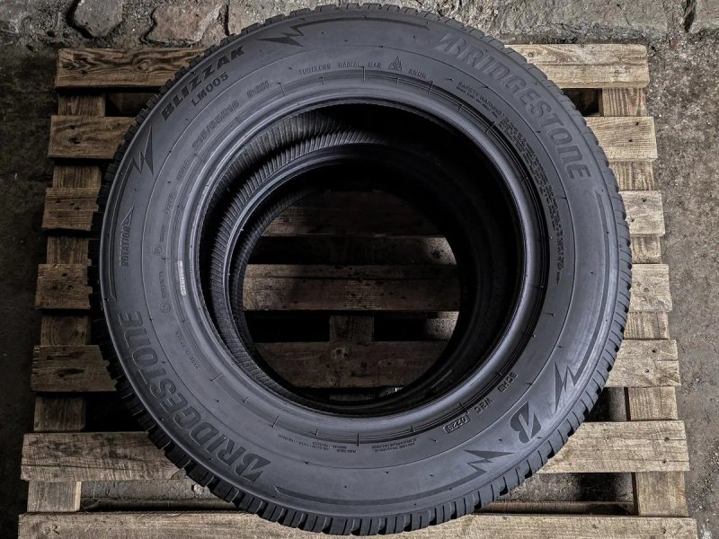 Пара 215/65r16 Bridgestone | 7mm | 2025 | Made in Spain | Зимові преміум шини | 2шт | Ідеальний стан, без пошкоджень, без ремонтів, без дефектів — фото 2