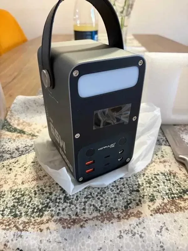 Павербанк 60000mAh 65Вт PD для ноутбука Power Bank 1.87кг Type-C USB быстрая зарядка DC 100Вт резервное питание при отключениях света LED фонарь — фото 4