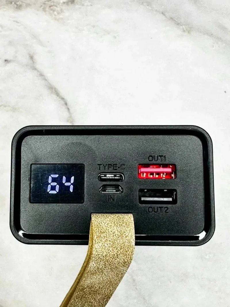 Павербанк Awei 100000mAh 22.5Вт Power Bank для отключений света быстрая зарядка USB Type-C мощный аккумулятор с ярким LED фонарем прожектором — фото 5