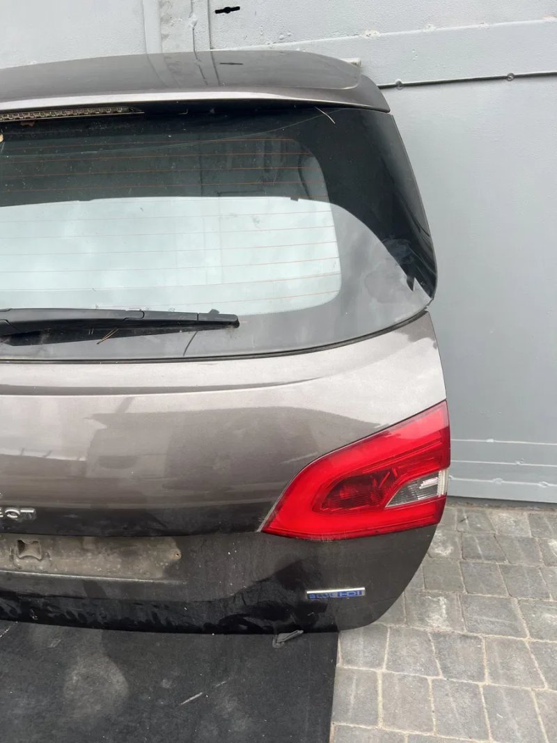 Peugeot 308 t9 кляпа ляда кришка багажника. — фото 2