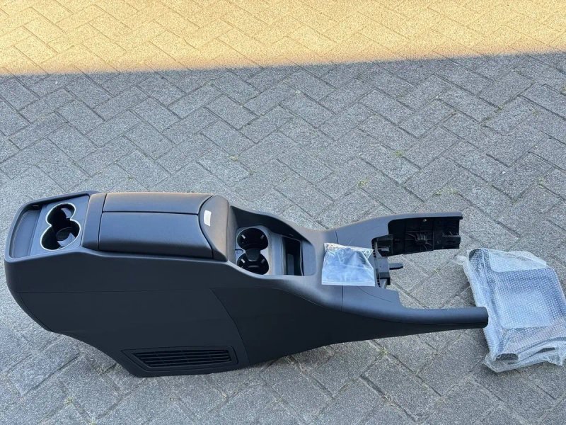 Підлокотник віто з холодильником. Консоль  vito w447 віто 447 V-Class  торпеда холодильник — фото 2