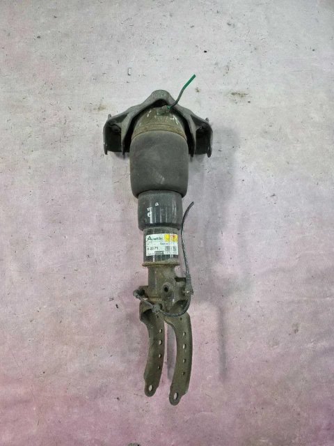 Пневмостойка права Audi Q7 4L (06-10)  VW Touareg Пневмо Ауді Ку 7